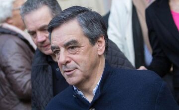 Прихильників французького друга Путіна організовано звозять на мітинг