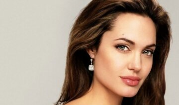 Анджелина Джоли будет читать лекции о правах женщин