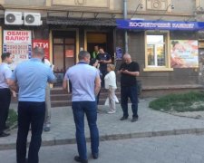Гривна стремительно тонет: эксперт предупредил о самом страшном