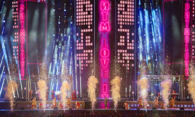 MONATIK показал Киеву шоу мирового уровня, был и Зеленский: "Прорыв и надежда для украинцев"