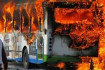 Не залишилося навіть керма: у Києві згорів автобус, копи підозрюють недобре