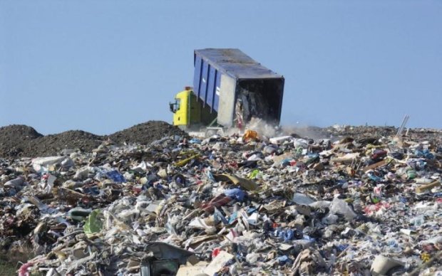 Львовский мусор "всплыл" на Житомирщине