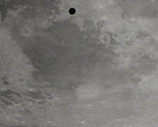 Ентузіаст побачив НЛО під час місячного затемнення