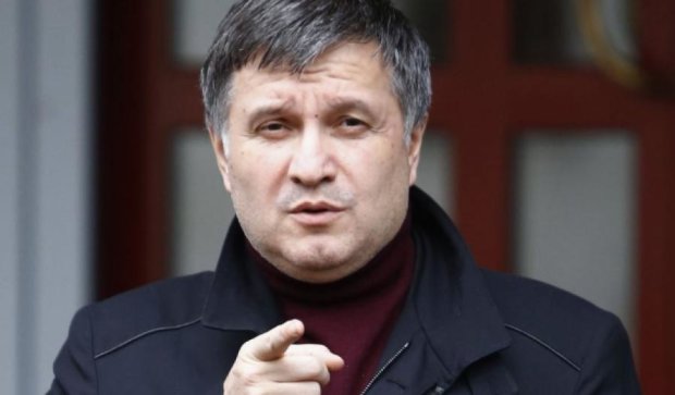 Аваков пообещал луганчанам жесткую и вежливую полицию