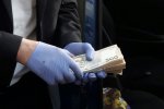 СБУ попался налоговик-взяточник с паспортом соседней страны