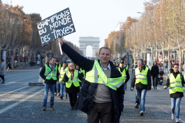 Бензиновые протесты во Франции: количество пострадавших пошло на сотни, масштабы продолжают расти