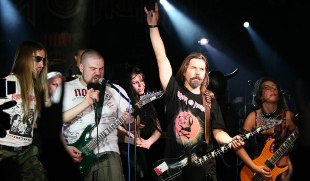 Роскомнадзор запретил песни российских металл-групп