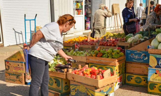 Жінка на продуктовому ринку