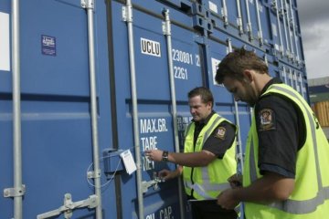 Украинцев оставили без купленных смартфонов из Китая