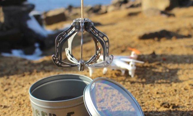 Дрон приноситиме пульт від телевізора (відео)