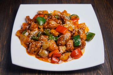 Китайская кухня: свинина в кисло-сладком соусе с ананасами