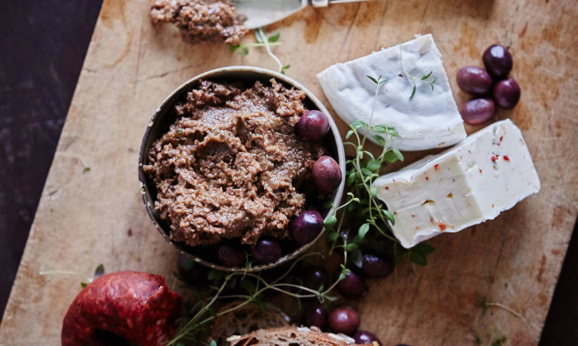 Відчуйте смак справжнього Провансу: рецепт густого соусу тапенада