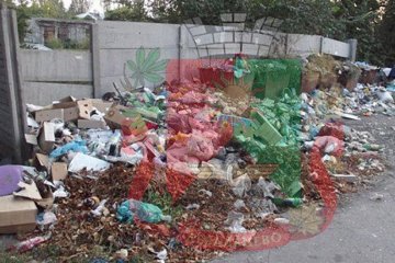 Оккупированный боевиками Дебальцево тонет в мусоре (фото)