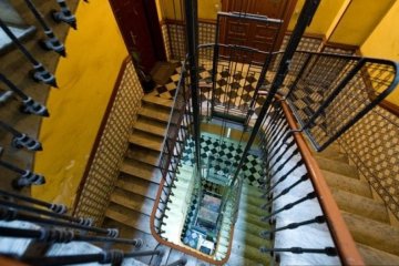 Громкий секс закончился для шотландки в камере