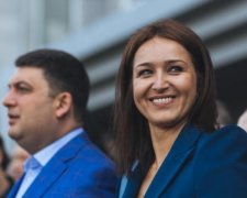Гройсман на дружині показав, як ввозити евробляхи