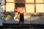 У Харкові наркоман повис на балконному карнизі - вмовляли всім будинком