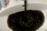 В курортной Кирилловке туристов поят "нефтью" вместо воды