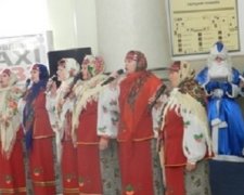 Дід Мороз і Снігуронька зустріли пасажирів на вокзалі