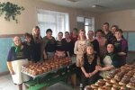 Львів'янки встановили потужний рекорд на Великдень та "завалили" українських військових пасками - апетитні кадри