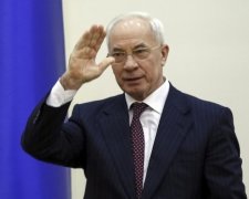 Суд повернув пенсію "бідному" Азарову