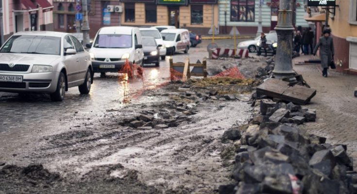 Ямы на дорогах, скриншот: YouTube