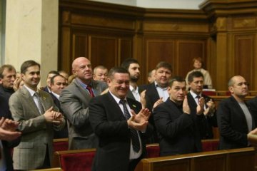 Попался: опального депутата лишили мандата