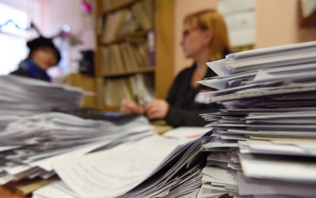Паперова бюрократія. Фото: youtube