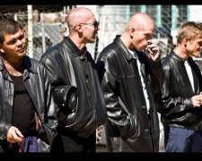 "Якби повернути час назад - з голими руками вийшли б проти зелених чоловічків" - як живуть кримчани в четвертий рік анексії