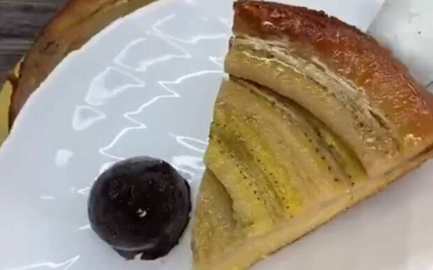 Сочный бананово-карамельный пирог: простой рецепт невероятного блюда