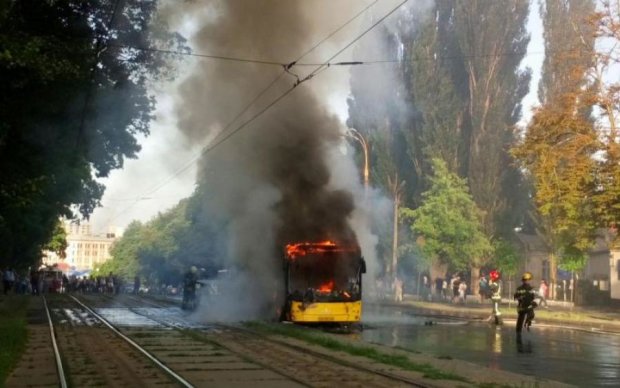 Перекрили рух: пекельний вибух прогримів у центрі Києва