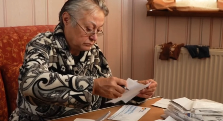 Платіжки за комуналку. Фото: скрін youtube