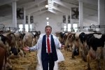 "Виродок, іде війна, а він свиноруський шансон виспівує, сепар!": українці оскаженіли через "3 вересня" від Ляшка в трусах