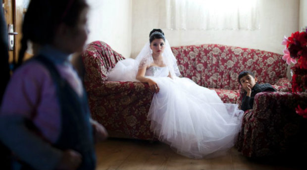 Скандальный миллионер женился на 14-летней: деньги решают все, дикая история потрясла мир