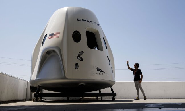 Путівки в космос тепер реальність - у SpaceX назвали дату першого туристичного польоту