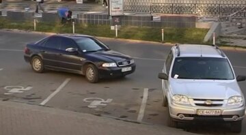 Парковка для людей з інвалідністю. Фото: скрін відео