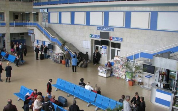 Пасажирів одеського аеропорту екстрено евакуювали