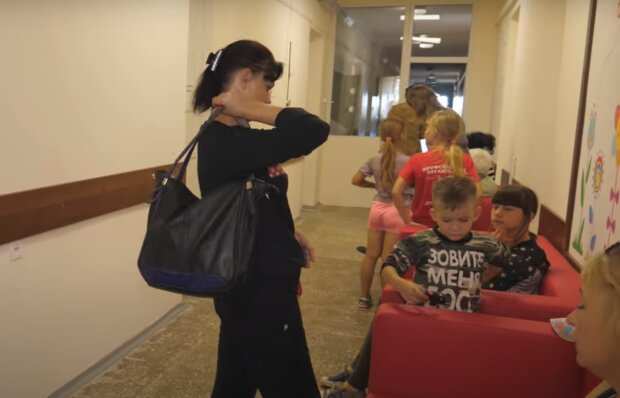 Черновчан заставят посадить детей "на иглу"