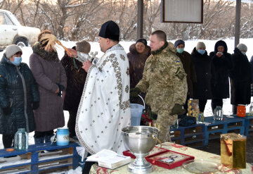 ВСУ на Крещение устроили для прифронтового поселка праздник, фото: штаб ООС