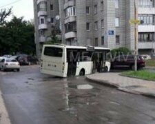 Во Львове автобус с людьми ушел под землю, пассажиры позеленели: "Спаси, Господи!"