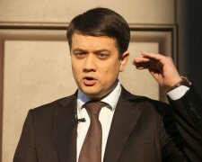 Разумков открестился от "скользкого" скандала со слугой народа Юзиком: "Давайте подождем"