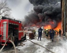 Киев в огне: жуткий пожар превратил столичный район в сущий ад