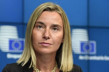 Сербы поприветствовали Могерини пророссийскими лозунгами