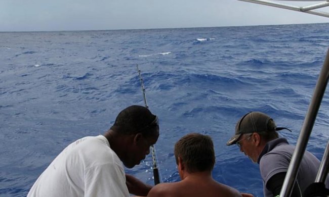 Рыбаки поймали столетнего монстра: видео
