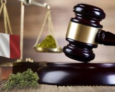 Італійцям дозволять курити травку