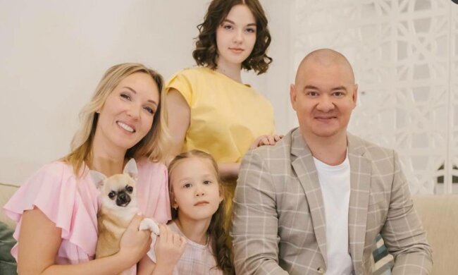 Кошовий при дітях показав дивний жест руками: собака від подиву витріщила очі