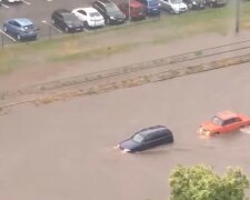 Харків перетворився на Венецію і пішов під воду після потужної зливи - води по коліно