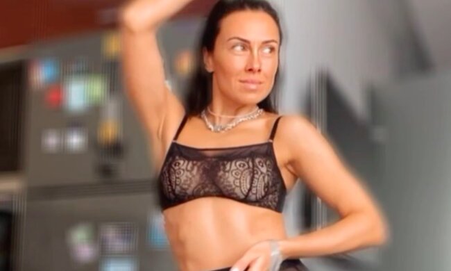 DJ NANA, instagram.com/anastasia_domination/