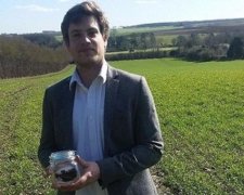 Британець продає банку з повітрям із сільської місцевості