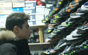 Покупка обуви. Фото: скрин youtube