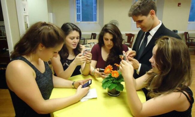 Соцмережа Цукерберга пішла в офлайн